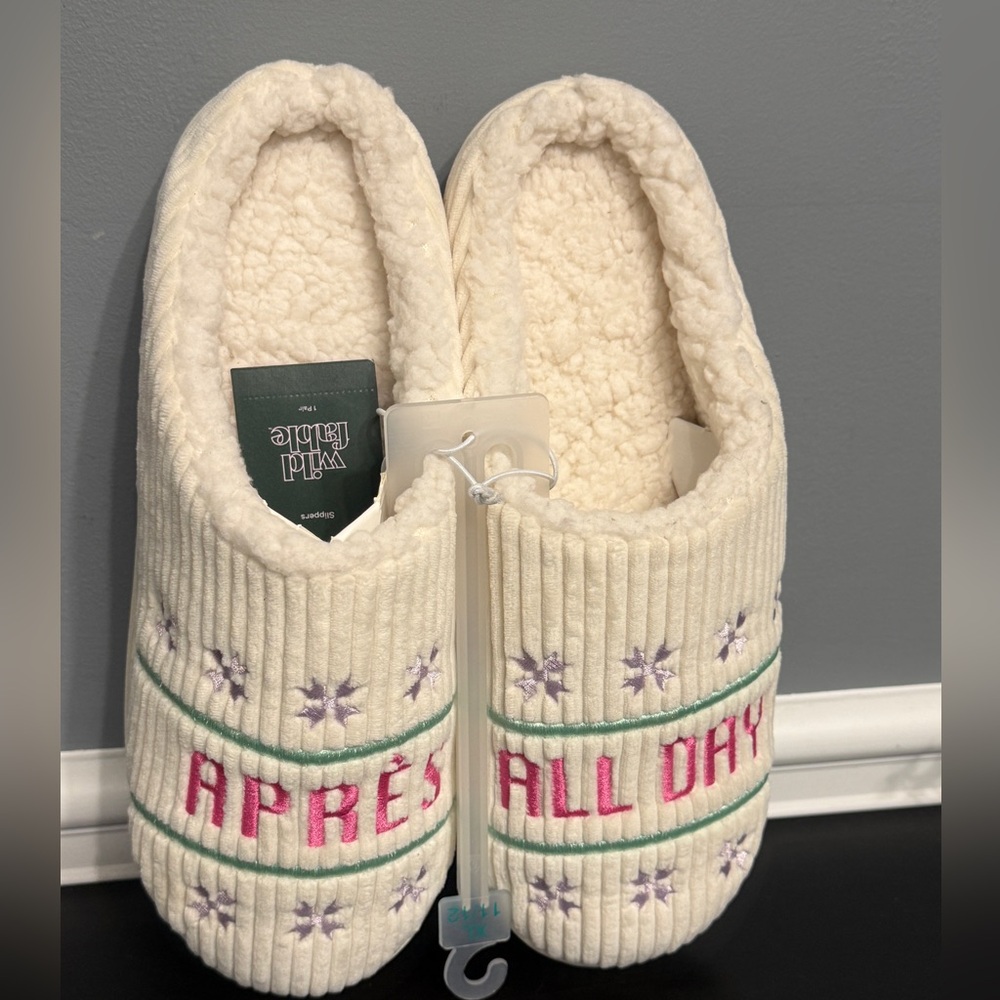 Wild Fable Cream Hard Bottom Slippers with Purple and Pink Details